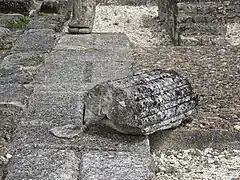 Structure longue sud.La colonne témoigne d'une galerie