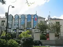 Façade du Conseil Général de la Loire-Atlantique. Le Gwenn ha Du est hissé à côté du drapeau tricolore