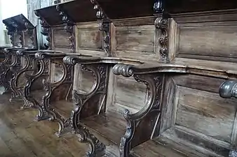 Stalles de bois d'une église.