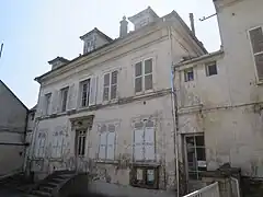 Ancienne école maternelle Thibault-Chabrand au no 13 de la rue.