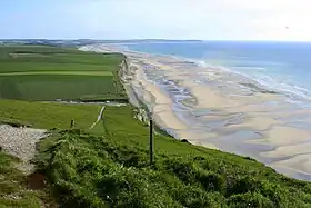Vue de la baie de Wissant et du cap Gris-Nez au loin, depuis le cap Blanc-Nez.