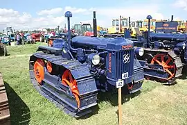 County CFT, un des premiers tracteurs de la marque sur base de Fordson Major.