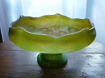 Coupe représentant des feuilles et samares d'érable (vers 1900).