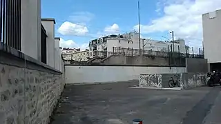 Début des quais, escaliers d'accès à la rue de Colombes.