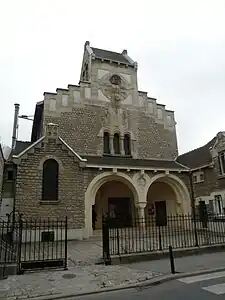 Église Saint-Maurice de Bécon-les-Bruyères.