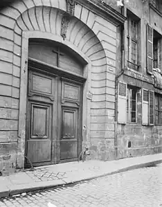 Entrée du no 16 vers 1900 (photographie d'Eugène Atget).