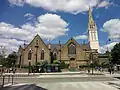 L'église Saint-Hélier, située sur la rue éponyme.
