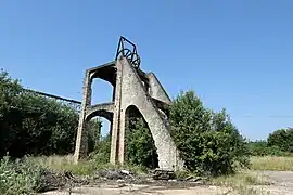 Chevalement du puits Errouville à Crusnes.