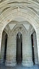 Les deux colonnes centrales, appelées palmiers.