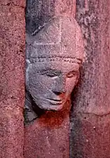 Tête portant mitre de Brioude (XIIIe siècle).