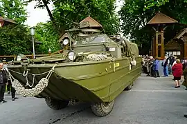 Sortie du parc de Champagne sur l'avenue.