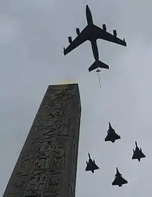 Passage de 4 rafales Dassault et leur ravitailleur