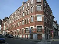 Angle de la rue des Braves et de la rue de l’Armistice (no 37). Koekelberg.