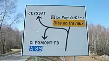 Panneau diagrammatique D42a avec des encarts comprenant des mentions de travaux ou d’accès à une autoroute