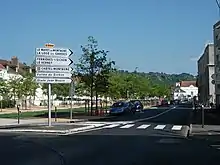 La D 906B et le cours Arloing rénové en arrière-plan