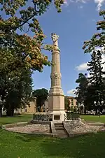 Monument aux morts, square Max-Moras.