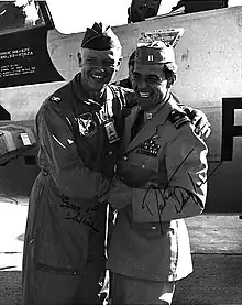 Eugene Deatrick et Dieter Dengler en 1968.