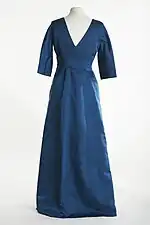 Robe bleu pétrole conservée au Musée Hunt