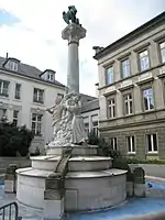 Monument dédié aux poètes Dicks et Michel Lentz.