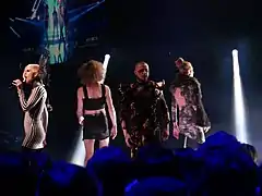 Dismissed, interprétant Hearts Align.