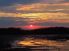 Pendant un couché de soleil.