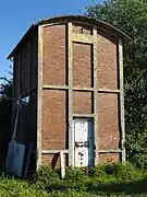 Le bâtiment du forage.