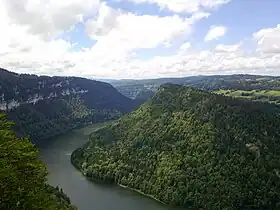 Le Châtelard et le lac de Moron vus depuis les Roches-de-Moron.