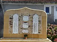 Le monument aux morts.