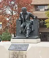 Statue d'Edgar Allan Poe (1917), Université de Baltimore, Baltimore, Maryland.