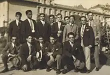 Promotion 1926-1929 devant leur école normale sise bd Pierre-Sola à Nice (Alpes-Maritimes).