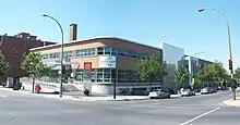 Photo de l’édifice Albert-Dumouchel abritant la bibliothèque Ahuntsic