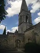 Église Saint-Eusèbe, vue sur le monument des cadets.