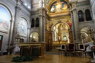 Chœur puis chapelle axiale de la Vierge.