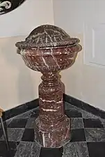 La cuve baptismale.