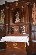 Autel de la Vierge et son retable du XVIIIe siècle .