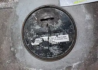 Eglise de Saint-Suliac (Ille-et-Vilaine)tronc de bois et tronc à offrandes, chemin de croix de Rocamadour (Lot)