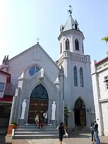 L'église catholique.