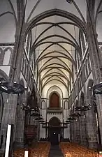 La nef côté porche.