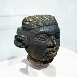 Élément de tambour figuratif.