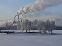 Elba island et au fond la papeterie de Stora Enso.