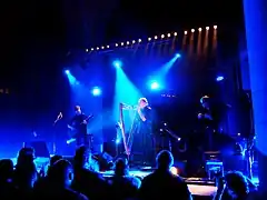 En trio dans l'église de Boezinge