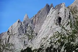 Simelistöcke, crêtes centrale et occidentale avec la Tannenspitze, le Rosenlauistock (arêtes ouest) et les Sattelspitzen vus de l'ouest.