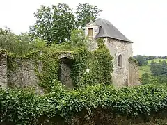 Porte principale de l'enceinte de l'ancien château.