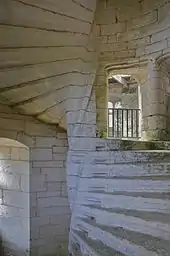 Escalier à vis du château de l'Herm (1500-1520, Dordogne)