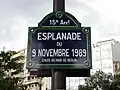 Plaque de rue de l’esplanade du 9-Novembre-1989 à Paris.