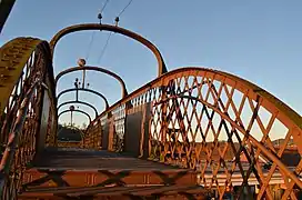 La passerelle en fer.