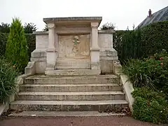 Monument aux morts, sculpté par Valentin Molliens
