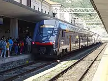 ETR 521 « Rock » à quai en gare de La Spezia Centrale. Il assure un train Regionale de La Spezia Migliarina à Levanto.