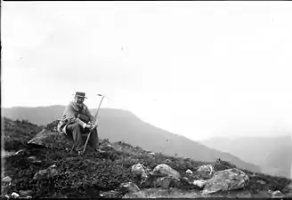 Ego sur le fauteuil de presse, autoportrait d'Eugène Trutat, Luchon, 1897.