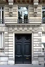 No 4 : porte d'entrée.